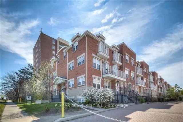 Cozy Updated Condo Townhome Near York University