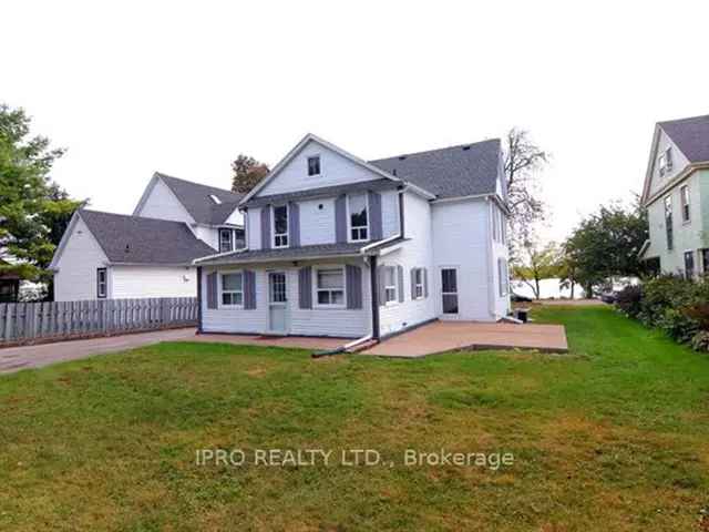 Spacious Niagara River Character Home with River Views