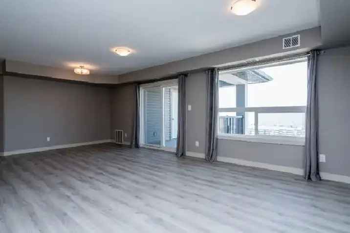 Beautiful 3 Bedroom Apartment in Steinbach Available February 1!