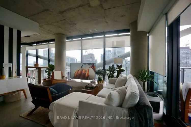 Luxury King West Condo 1 Bedroom + Den Stunning Views