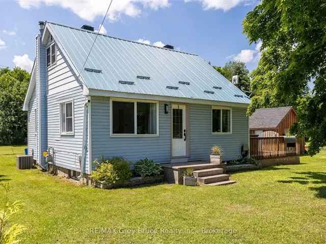 Charming Home near Owen Sound: Renovated Bathroom, Spacious Lot