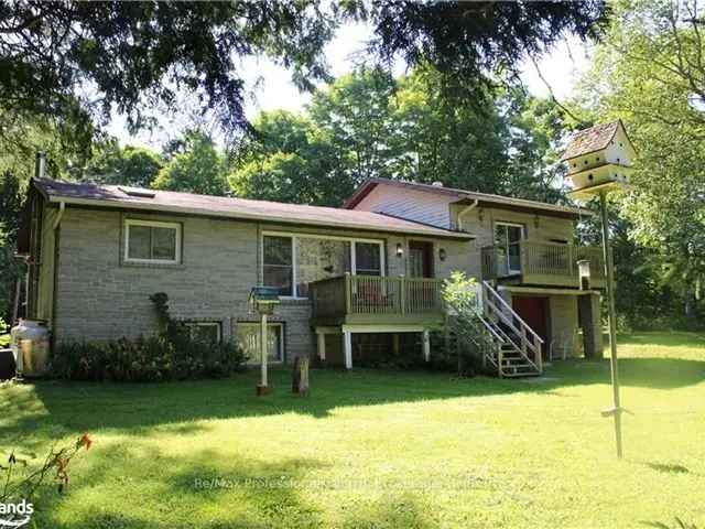 Spacious Country Home on 4.95 Acres Near Gooderham