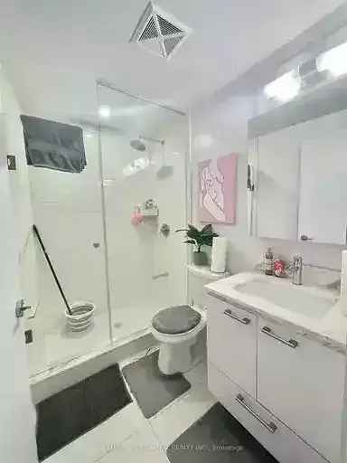 2221 Yonge Street - Apartment in Toronto