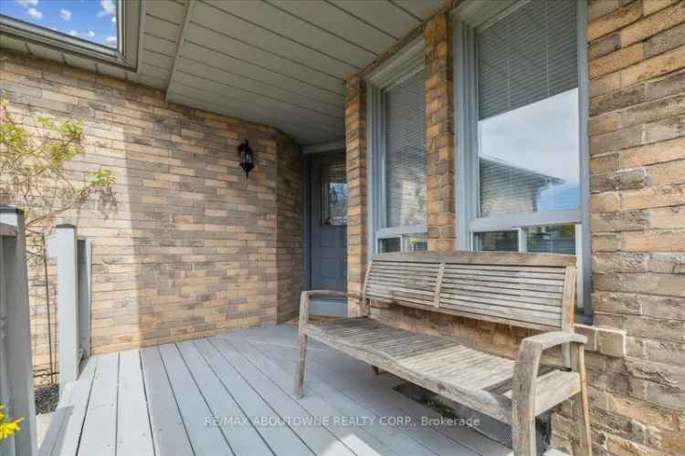 Newly Renovated 3 Bed 3 Bath Home in Glen Abbey