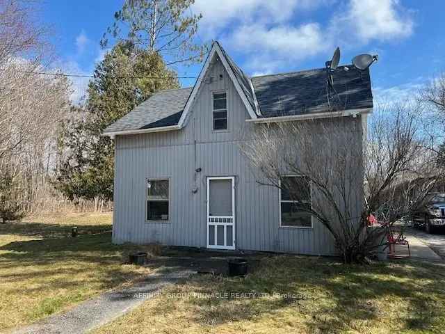 1740 Kirkfield 4-Bedroom Home Large Lot Detached Garage