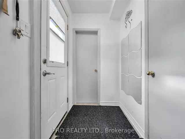 Townhouse For Sale in Waterloo, Ontario