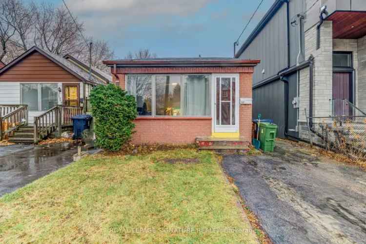 House For Sale in Toronto, Ontario