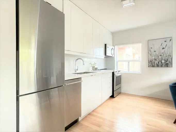 Apartment For Rent in 8, Castleton Avenue, Toronto, Ontario