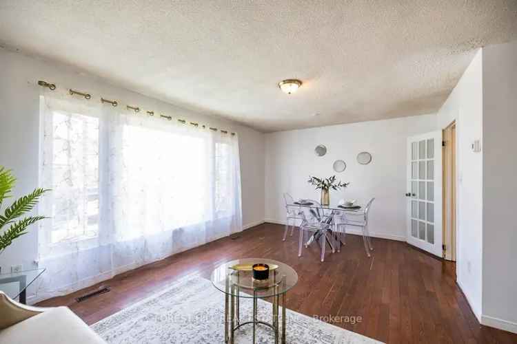 3 2 Semi Detached Bungalow In Scarborough With Basement Apartment