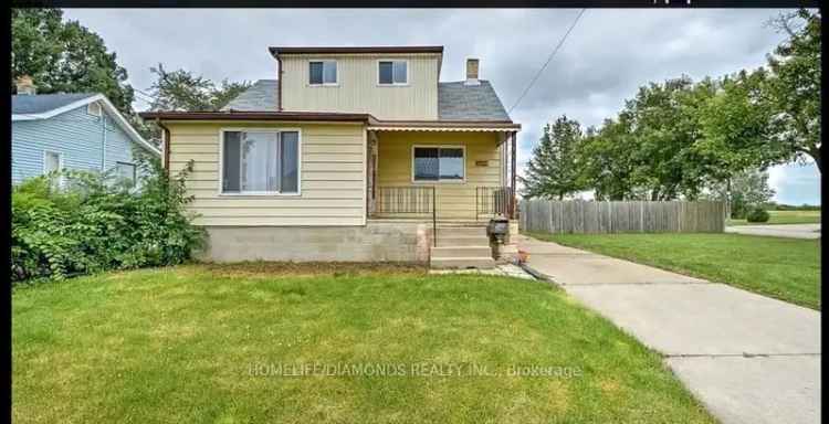 House For Sale in Windsor, Ontario