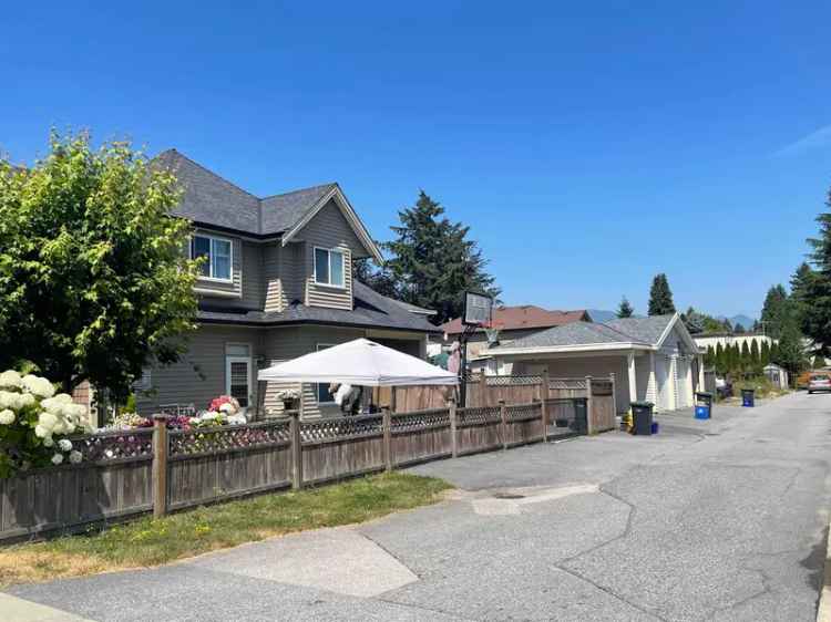 A $2,099,000.00 1/2 Duplex with 4 bedrooms in Coquitlam West, Coquitlam