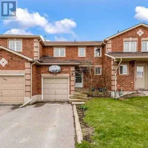 3 Bedroom Townhome Near Johnson Beach RVH Hospital
