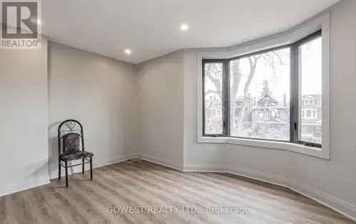 3 Bedroom House 372m2 Toronto Private Garage Updated Kitchen