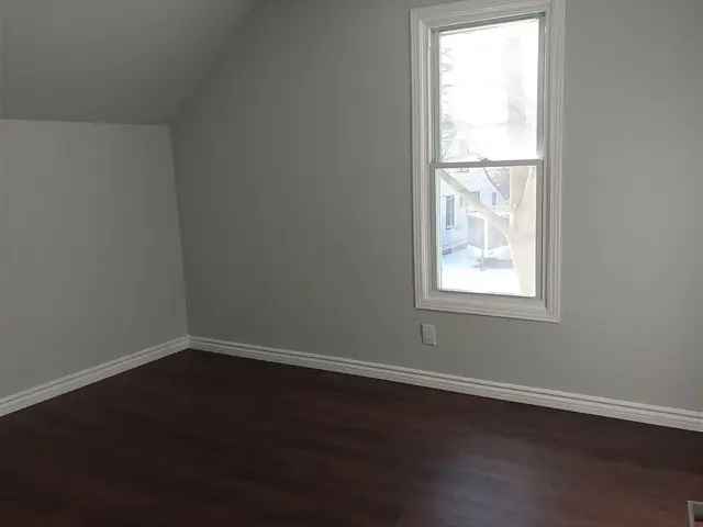 House For Sale in Brantford, Ontario