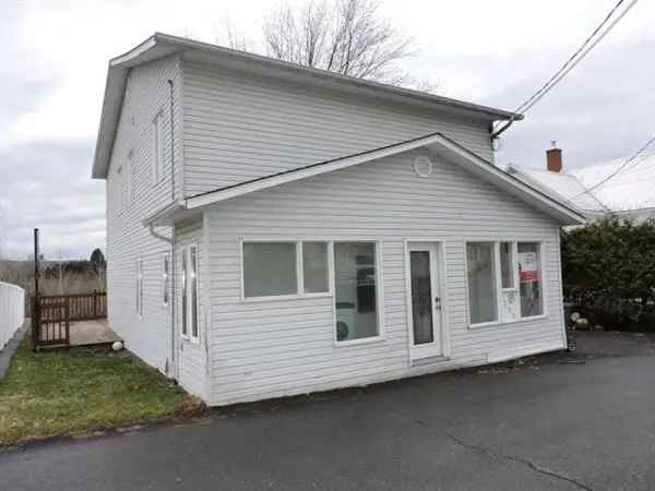 1.5 Storey House for Sale 5 Bedrooms 2 Bathrooms St Come Liniere