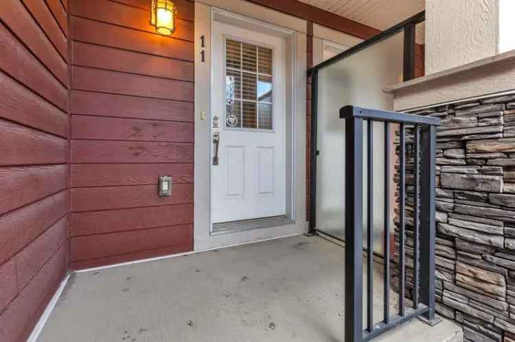 Townhouse for Sale in West Springs with 3 Bedrooms and 2.5 Baths