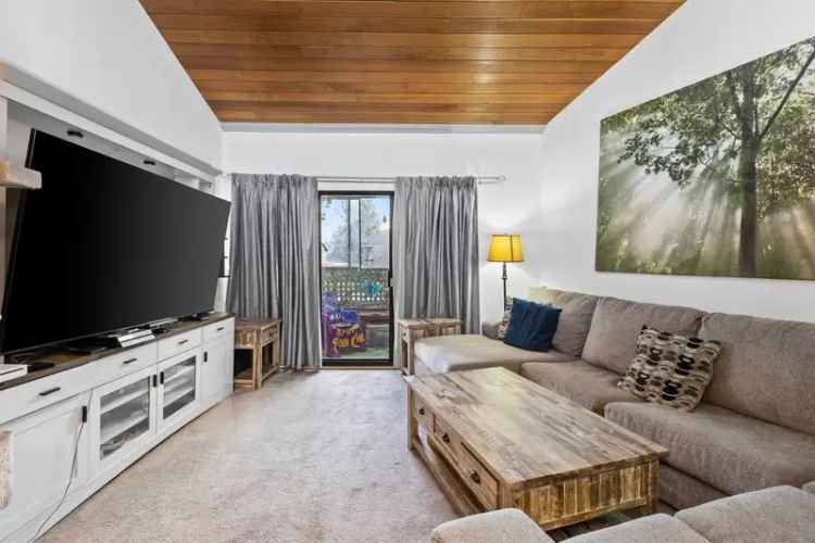 Condo For Sale in Coquitlam, British Columbia