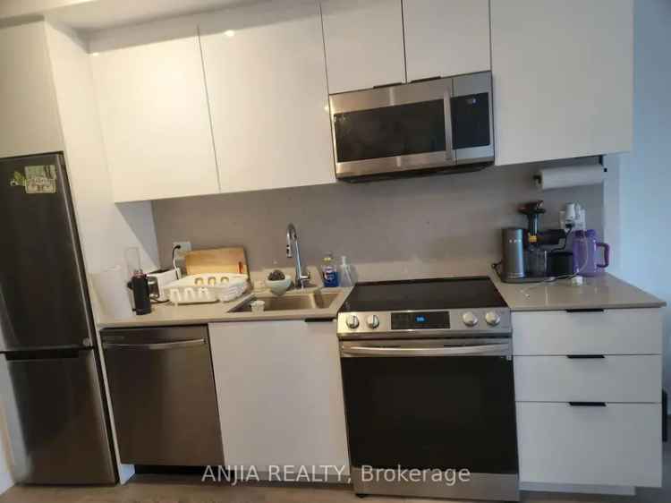 Rent modern apartment with 2 bedrooms and amenities near downtown