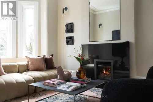 4 1 Bedroom Victorian Semi-Detached House in Little Portugal