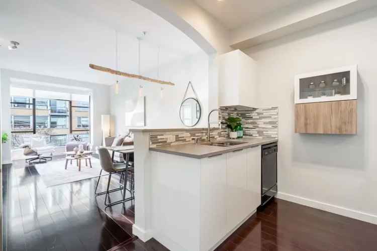 Kitsilano Condo for Sale - Bright 1 Bedroom in Savona