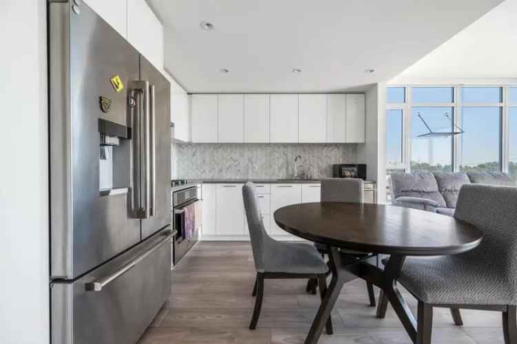 Avalon 2 3 Bed 2 Bath Corner Unit with 2 Parking & Locker