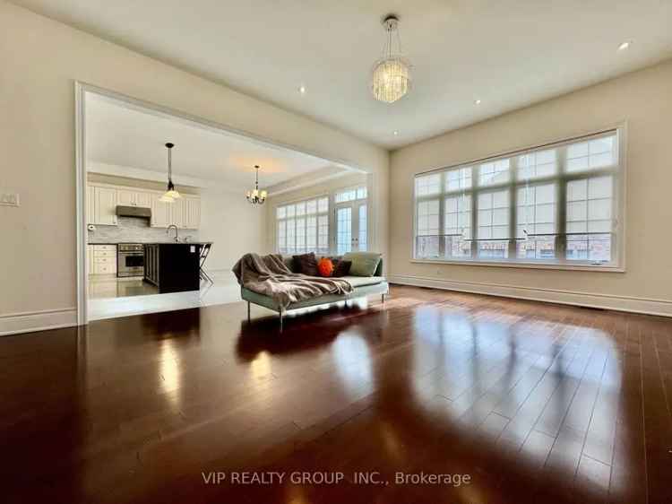 Buy House in Prestigious Upper West Side with Premium Lot Features