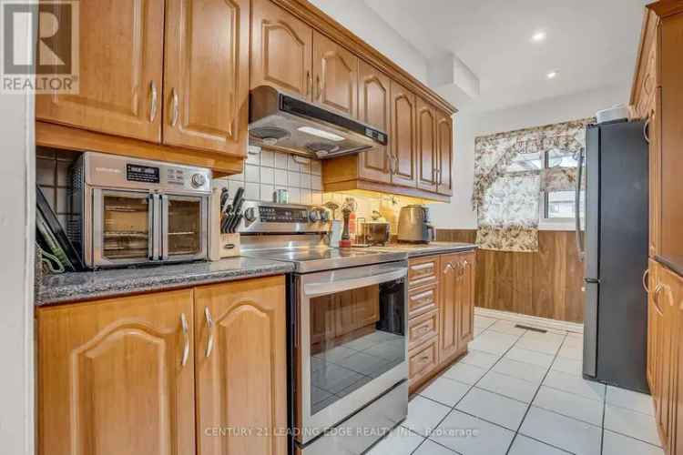 3 1 Bedroom Townhouse in Scarborough Family Home New Kitchen