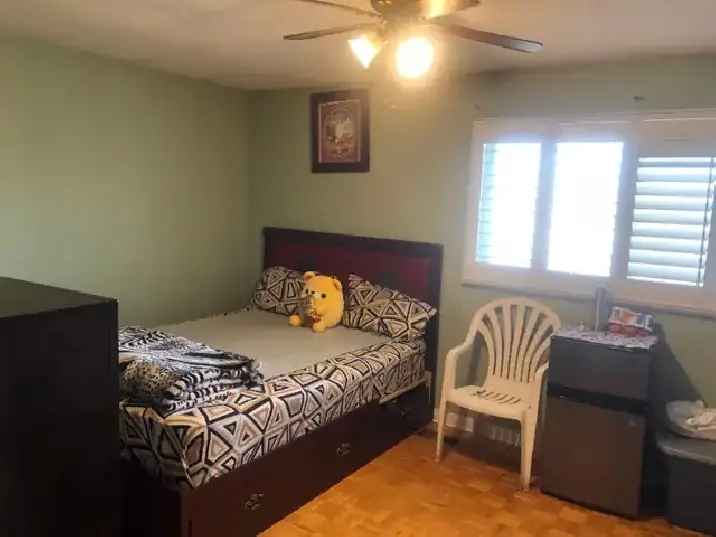 Master Bedroom w/Private Bathroom Near Humber College (Females)