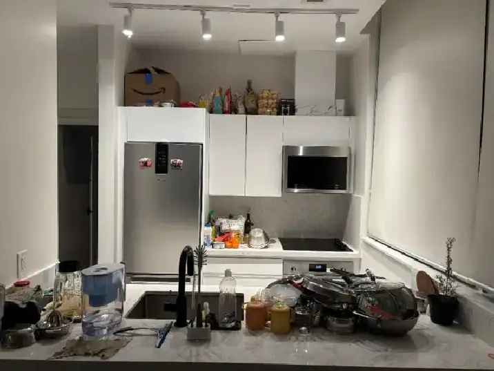 Spacious 1-Bedroom   Den for Lease Takeover – Modern and Bright!