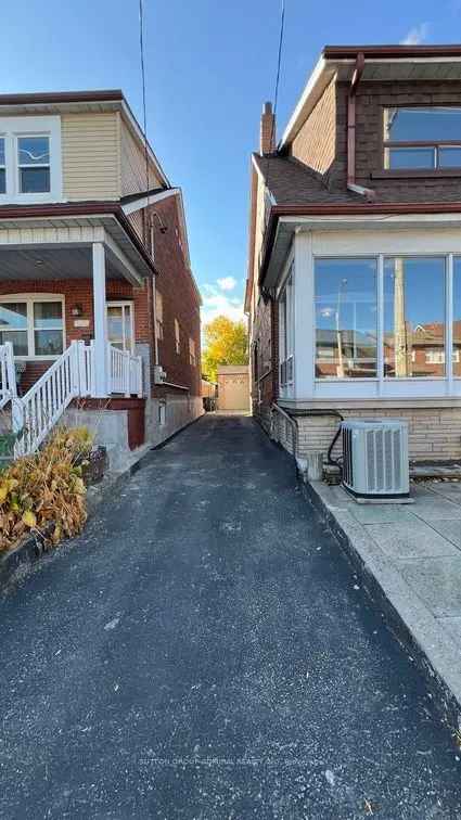 House For Sale in Toronto, Ontario