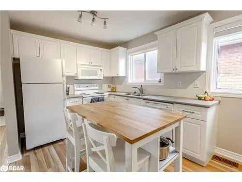 Bright & Charming Bungalow In Barrie Holly Family-Friendly Neighbourhood