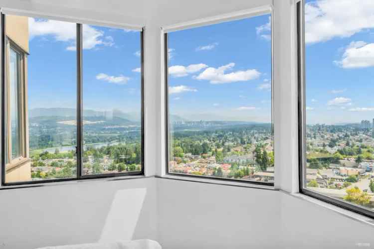 Metrotown Penthouse Condo with Panoramic Views