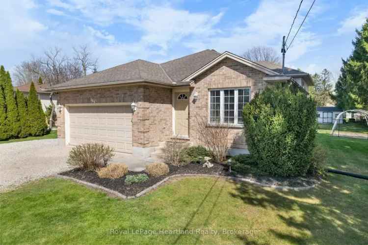 Updated 4-Bedroom Family Home in Parkhill