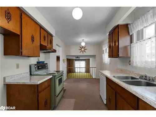 House For Sale In Mississauga Valleys, Mississauga, Ontario