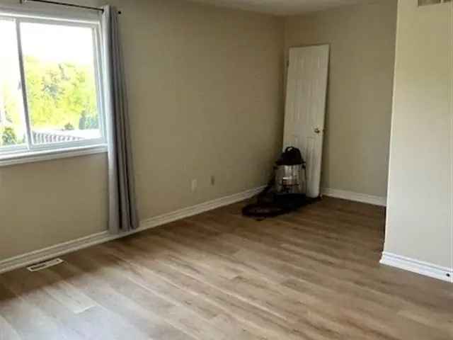 House For Sale in Barrie, Ontario