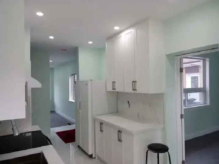 4 Bedroom 2 washroom Main Floor Rent-Scarborough-closet to TTC