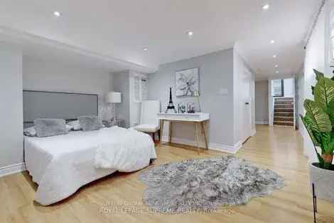 1 room house of 266 m² in Toronto