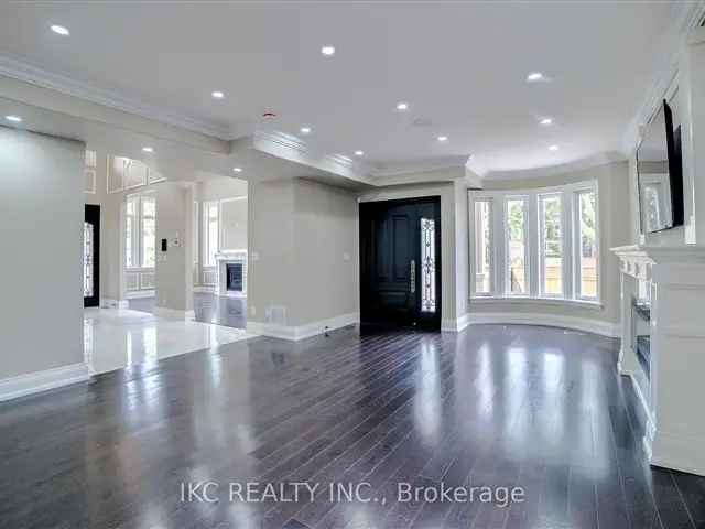 Luxurious Mineola Estates Home Near Port Credit GO