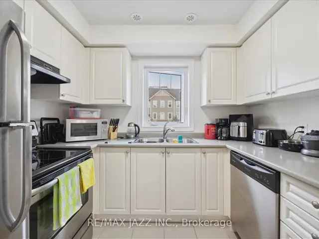 Townhouse For Sale in Oshawa, Ontario