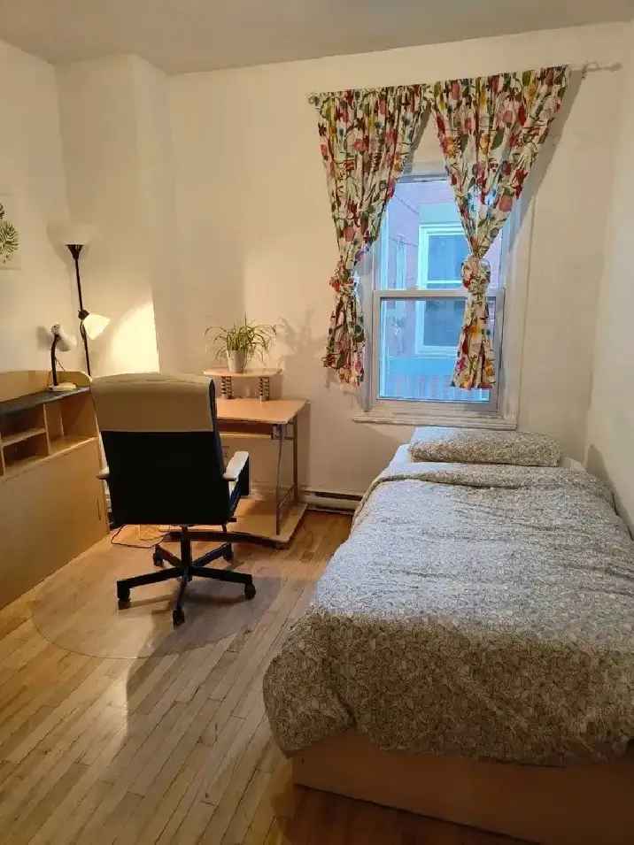 Comfy Room for student available now! All included!