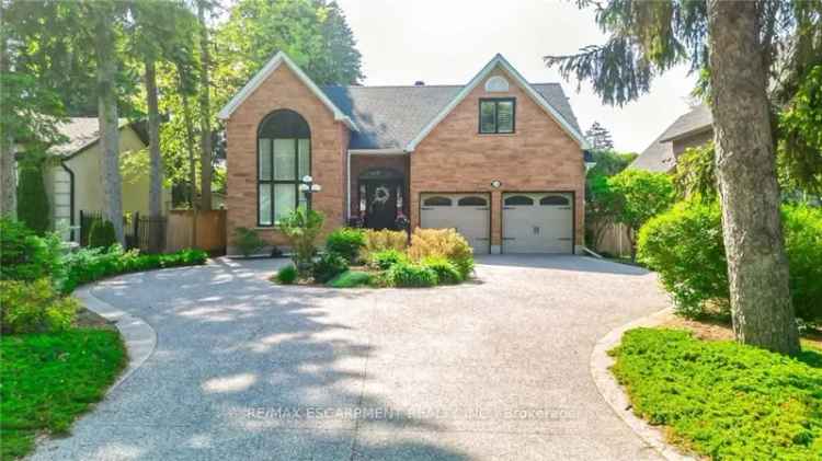 Elegant 4-Bedroom Home near Lake and Downtown Burlington