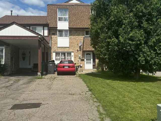 Townhouse For Sale in 7, Fanshawe Drive, Brampton, Ontario