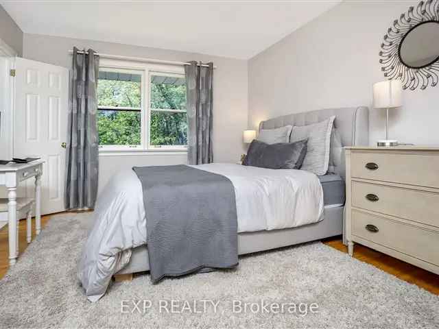 House For Sale in Oakville, Ontario