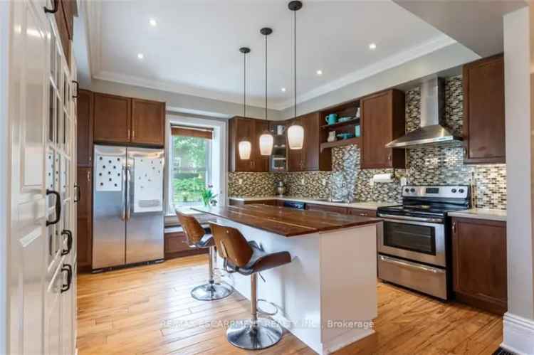 House For Sale in Hamilton, Ontario