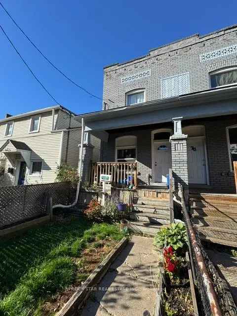 House For Sale in Hamilton, Ontario