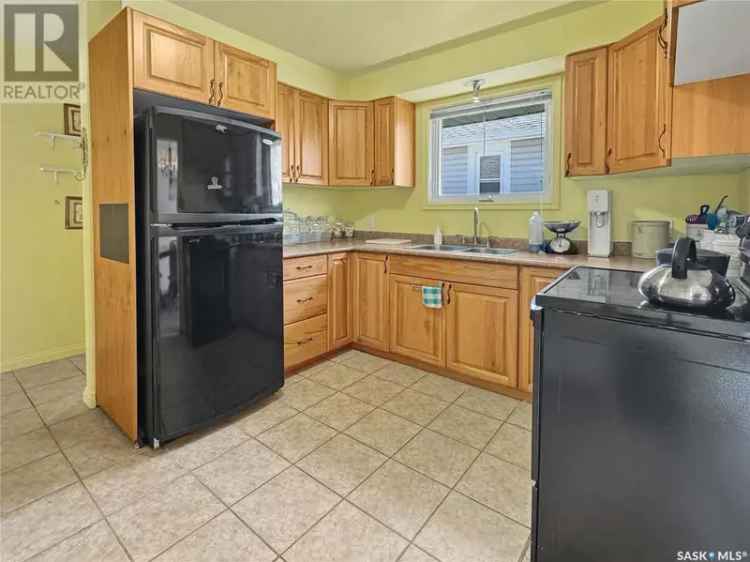1000 sq ft Bungalow 3 Bed 2 Bath Updated Kitchen Basement Suite