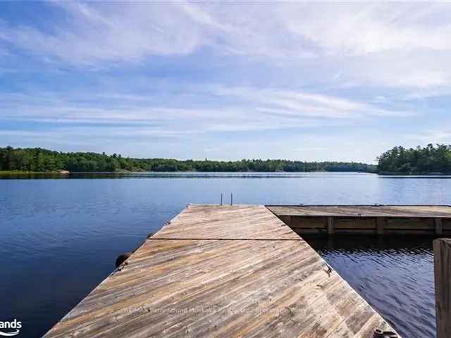 Beautiful 5-Bedroom Waterfront Georgian Bay Home Cottage