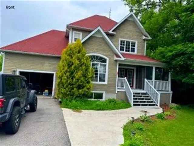 3 Bedroom 3 Washroom Freehold Country Home with 7 Parking Spaces