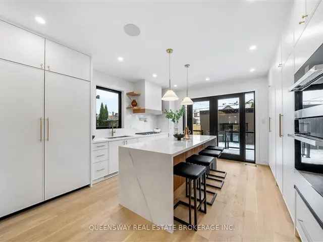 House For Sale in Toronto, Ontario