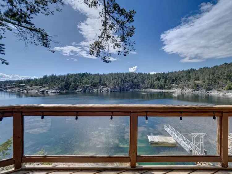 A $1,699,000.00 House/Single Family with 3 bedrooms in Halfmn Bay Secret Cv Redroofs, Sunshine Coast